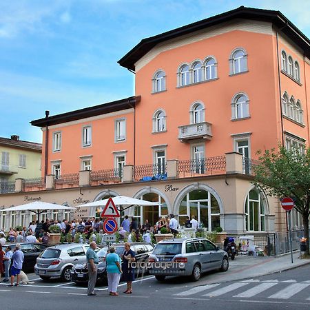 Albergo Roma Borgo Val di Taro Exterior photo
